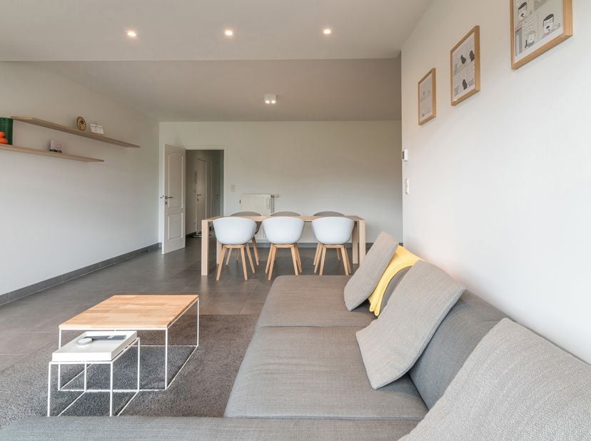 De zoektocht naar een nieuwe plek om te wonen draait om dat ene, juiste gevoel. In dit instapklare, gelijkvloerse appartement valt alles prachtig op z
