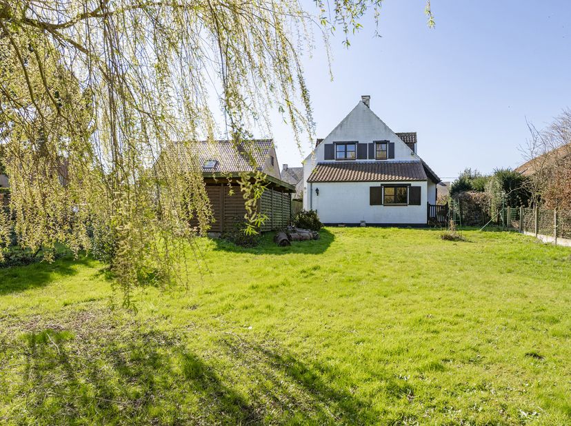 ***A VENDRE*** – Située à Petit-Enghien dans un quartier résidentiel, cette charmante villa de 211 m² habitable, implantée sur un terrain d’environ 12