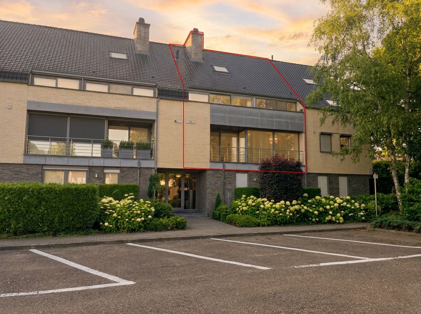 Vous recherchez un appartement moderne et économe en énergie au cœur de Zutendaal ? Ce spacieux appartement situé Gemeenteplein propose trois chambres