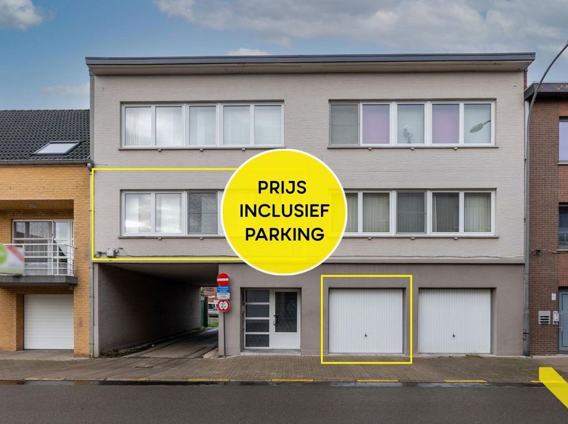 Goed gelegen appartement op de eerste verdieping.<br />
Via de ruime inkomhal komen we binnen in een gerenoveerd appartement. Deze heeft een leefruimt