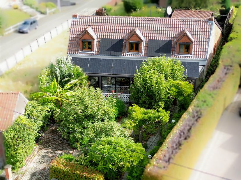 À Frasnes-lez-Anvaing, découvrez cette maison 4 façades proposée en viager occupé avec un bouquet de 80.000 € et une mensualité de 850 € sur 20 ans. D