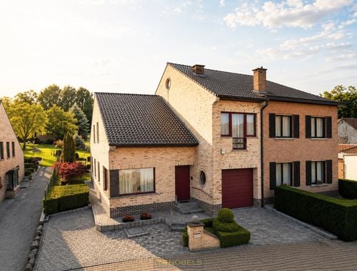                                         Maison à vendre à Michelbeke, € 345.000

