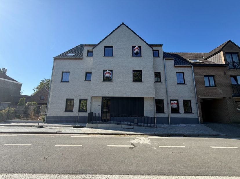 Appartement te huur in Stationsstraat 110 bus 0003,
                    9810 Nazareth