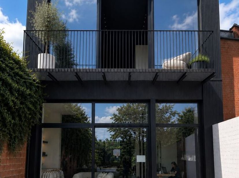 Loft/triplex aux finitions luxueuses, comprenant 3 chambres, situé dans un emplacement de choix à proximité des remparts de Lier <br />
Situé dans une