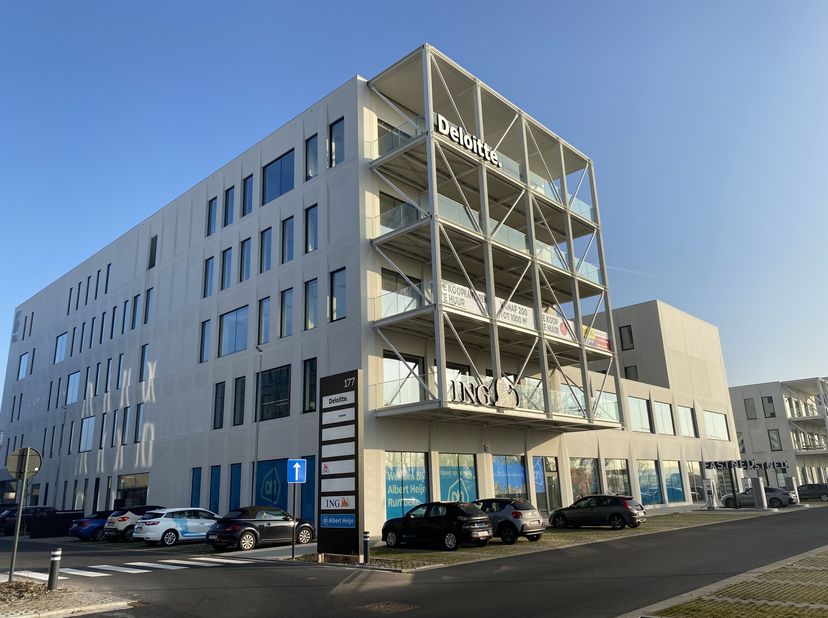 Nieuwbouw kantoorruimte te huur met bruto oppervlakte van ca. 893 m² + terras van ca. 65 m² op de 4e verdieping van project R. Plaza gelegen op een to