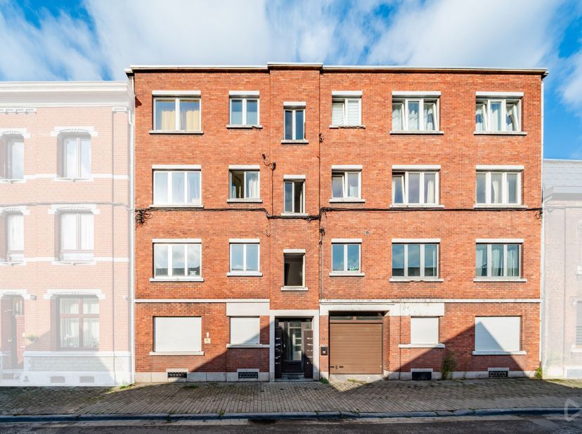 Dans une petite copropriété située à Sclessin, et proche du tram, découvrez cet appartement 1 chambre à rafraichir situé au 2 étage dune résidence cal