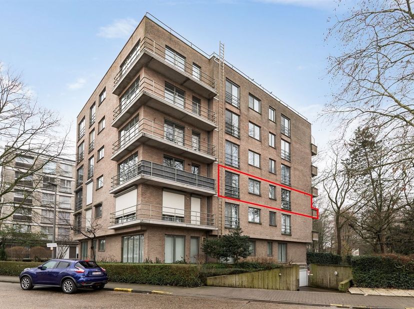 Appartement très lumineux de 2 chambres à coucher (123 m²) avec terrasse orientée sud<br />
Cet appartement spacieux est situé au deuxième étage d'un
