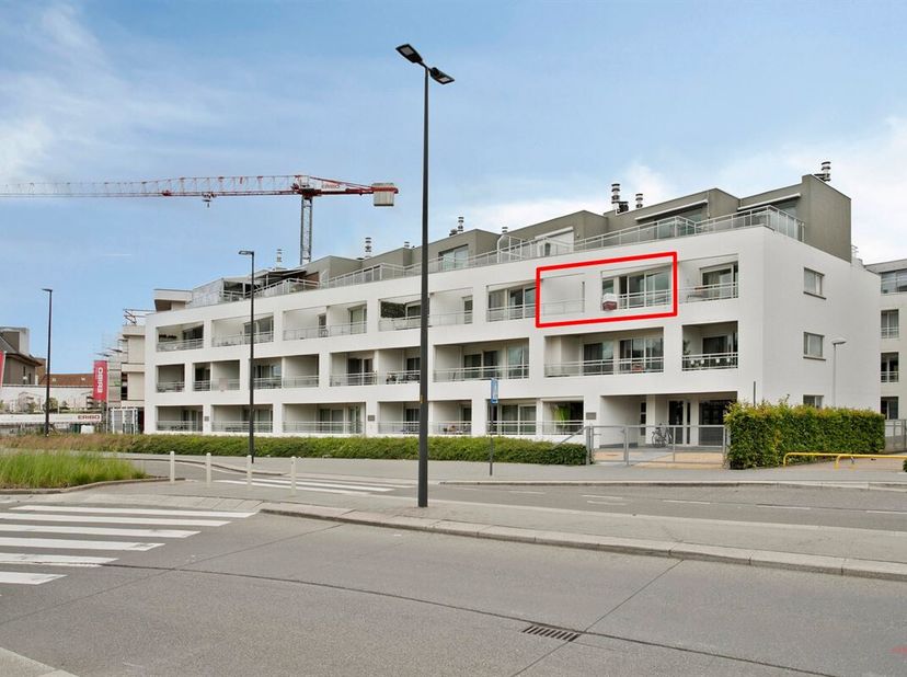 Gezellige studio nabij het centrum van Waregem<br />
Deze bemeubelde studio is gelegen op de tweede verdieping en heeft een bewoonbare oppervlakte van