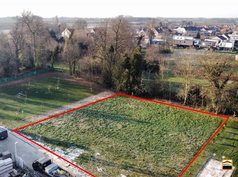 Gunstig gelegen perceel projectgrond van 18a20ca, geschikt voor de bouw<br />
van assistentiewoningen<br />
<br />
Gunstig gelegen perceel projectg