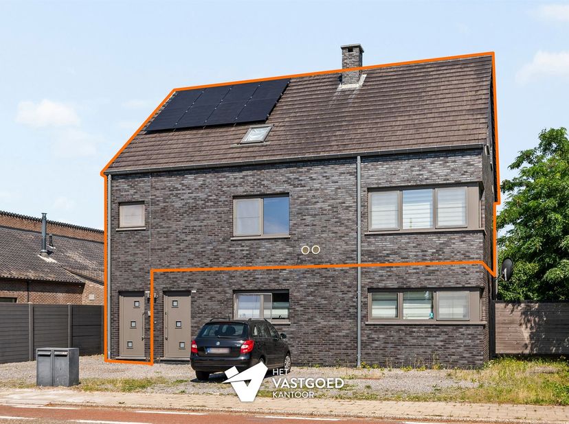 Ruim en kwalitatief afgewerkt duplex appartement met maar liefst 4 slaapkamers en ruim terras gelegen te Leopoldsburg.<br />
<br />
Belangrijkste tr