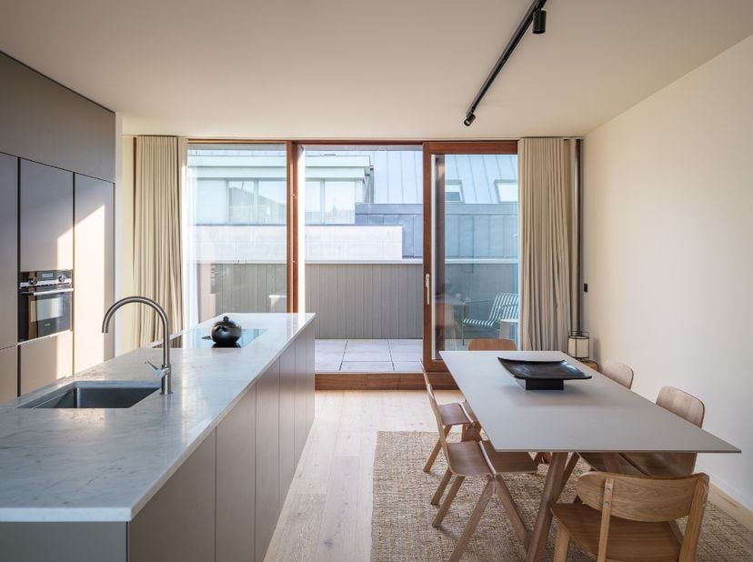 Architecturaal 2-slaapkamerappartement met zonnig terras in het historische stadscentrum van Gent.<br />
<br />
Een bijzondere realisatie uit 2024, wa
