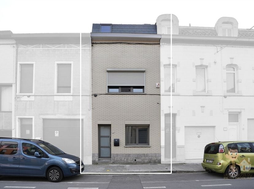 Huis te koop - La Louvière<br />
Dit huis ligt dicht bij alle voorzieningen en biedt een groot potentieel met een grote tuin en de mogelijkheid om tot