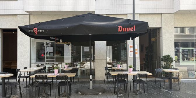 Bien professionnel à remettre à Christinastraat 20A, 8400 Oostende