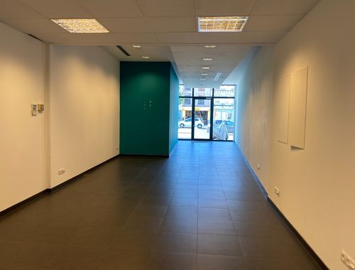                                         Kantoor te huur in Eeklo, € 1.500
