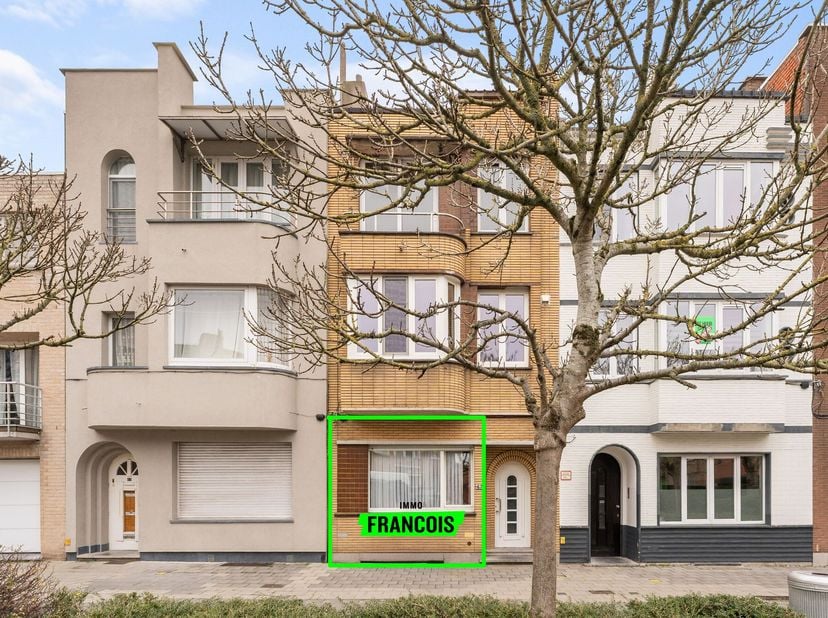 Rue Plakkers 67 à Ostende, voici un appartement soigné en rez-de-chaussée, idéal comme habitation principale, résidence secondaire ou investissement.<
