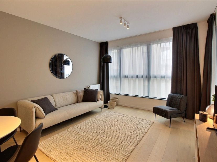 Parc Ernest Solvay: Appartement meublé 1 chambre avec terrasse ! Situé dans un complexe, entièrement meublé et équipé. Il se compose d'un hall d'entré