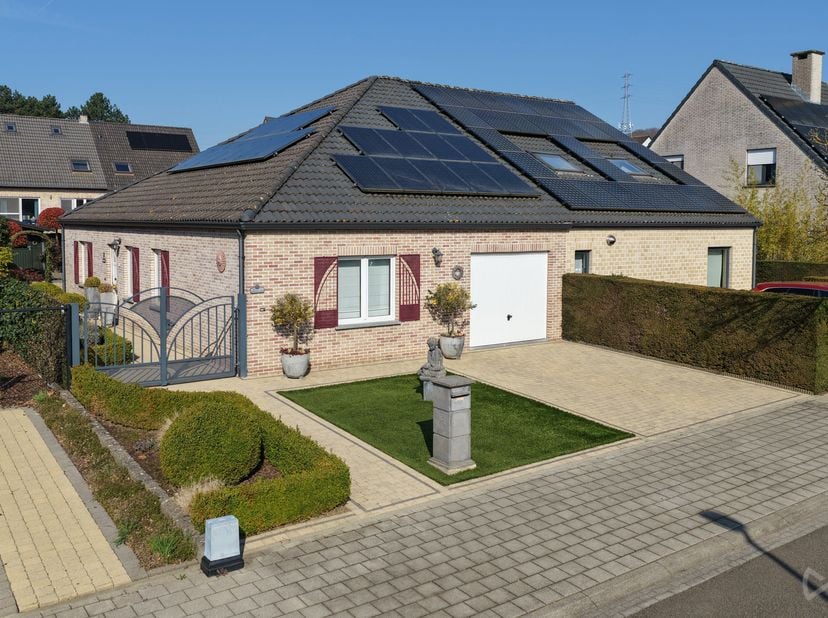 Bienvenue dans ce bungalow semi-mitoyen particulièrement bien entretenu, situé dans un quartier résidentiel calme au bout d’une rue sans issue à Leuve
