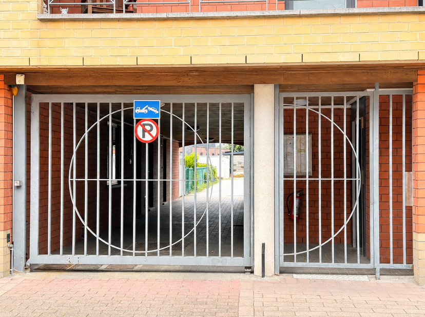 2 garageboxen te koop in Wilrijk<br />
Twee afzonderlijke garageboxen gelegen op een afgesloten garagecomplex in de Koning Albertstraat te Wilrijk. C