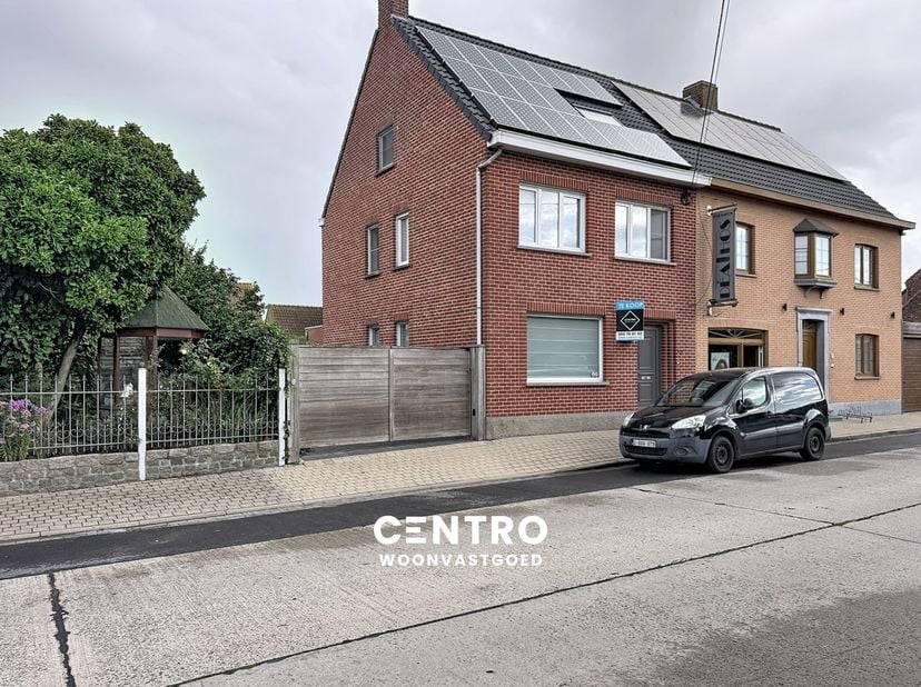 Instapklare woning met zeer veel RUIMTE in de&amp;nbsp; geliefde wijk 'Don Bosco' te Torhout!<br />
<br />
INDELING:<br />
Gelijkvloers:<br />
Ruime inkom