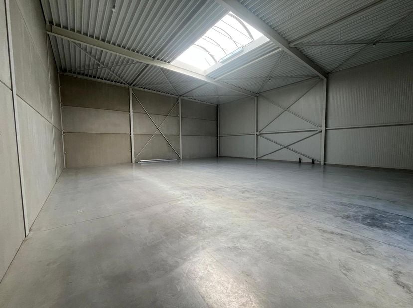 Nieuwe KMO unit A8 van 288m² in het "Cesar Business Park" gelegen op een bedrijventerrein van ongeveer 7 hectare in Bornem, bevinden deze kmo-units zi