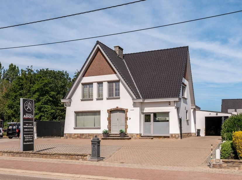 TE KOOP – Beerzel, Houwstraat 177<br />
<br />
Ruime, degelijke gezinswoning met magazijn op een perceel van 930 m².<br />
Op zoek naar een ruime woni