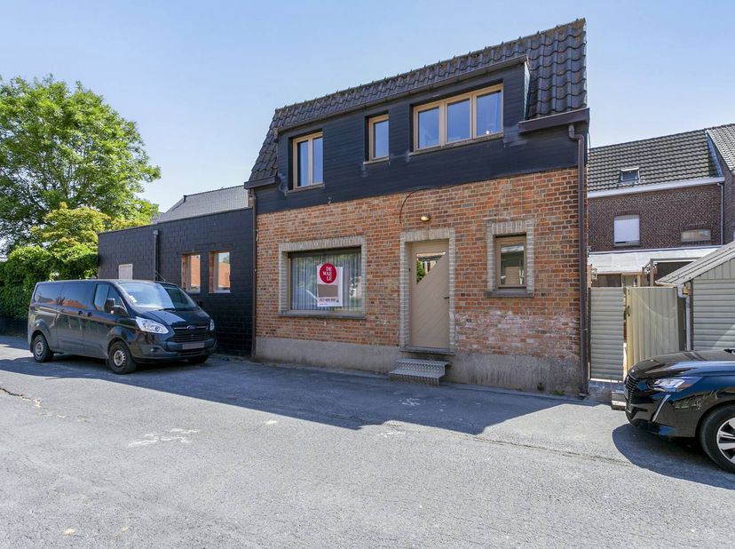 Dit gezellige huisje is gelegen in het Rekhof, in het hartje van Poperinge, in de nabijheid van alle nodige voorzieningen. De hoofdingang is aan de st