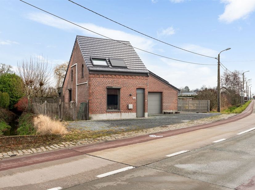 Openhuizendag op zaterdag 13 juni van 15u30 - 16u30<br />
Deze woning is gelegen in de Lombaardstraat in Sint-Katelijne-Waver, een strategische liggin