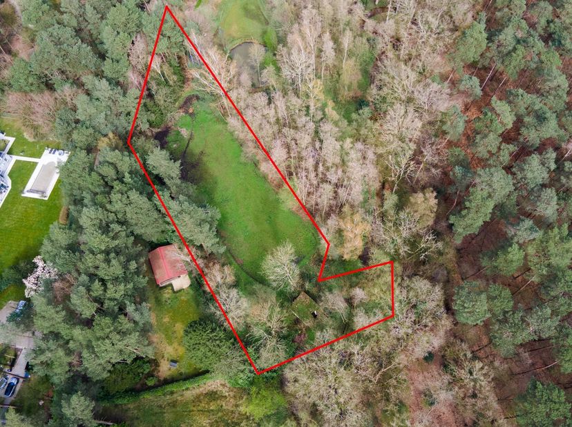 Cette parcelle de 4 acres, située sur la Lemmekensbaan à Zoersel, se trouve dans une zone agricole à valeur écologique. Par conséquent, elle n'est pas