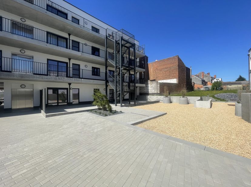 In een nieuw, luxe appartementencomplex met 11 ruime appartementen: appartement op de 3e verdieping met lift, 84 m², 2 slaapkamers en een terras van 1