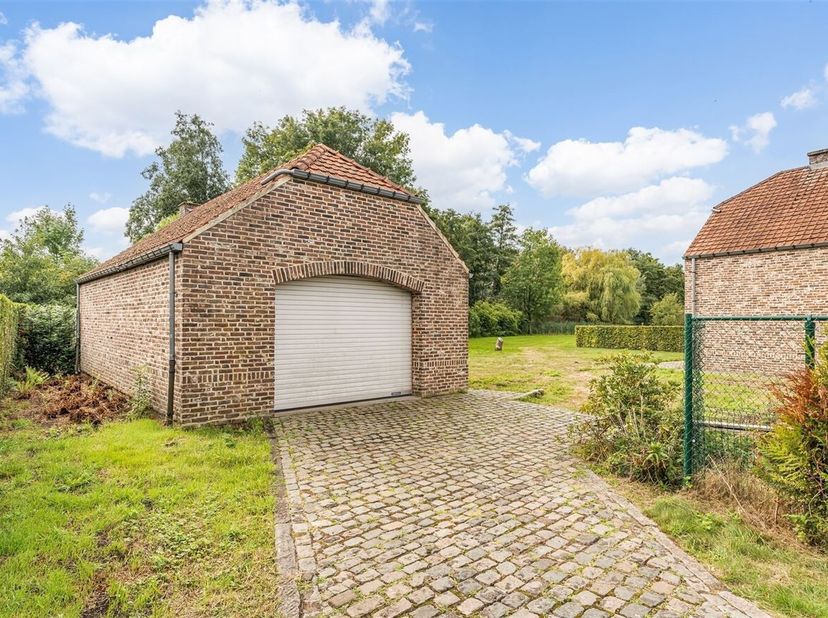 Bouwgrond voor halfopen bebouwing te Dilsen-Stokkem<br />
De bouwgrond is gelegen op Rozenlaan in Dilsen-Stokkem en heeft een oppervlakte van 6a69ca.