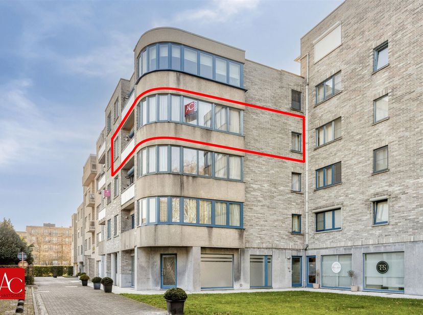 Welkom bij dit ruime en goed onderhouden appartement gelegen in Beveren-Kruibeke-Zwijndrecht. <br />
Dit moderne woonappartement biedt een totale lee