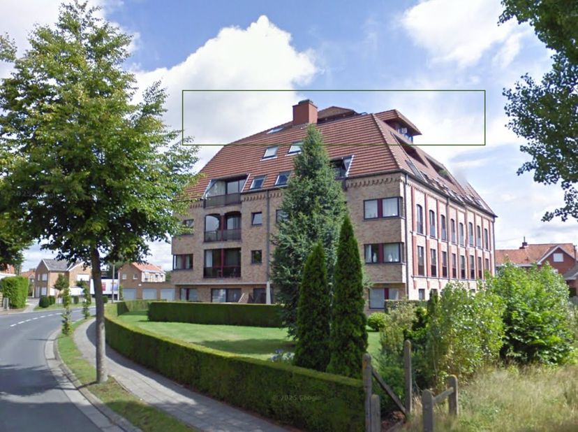 Voor meer info en bezoeken, gelieve steeds te bellen naar: 0485/321.842<br />
Deze karakteristieke meergezinswoning bevindt zich in een rustige reside