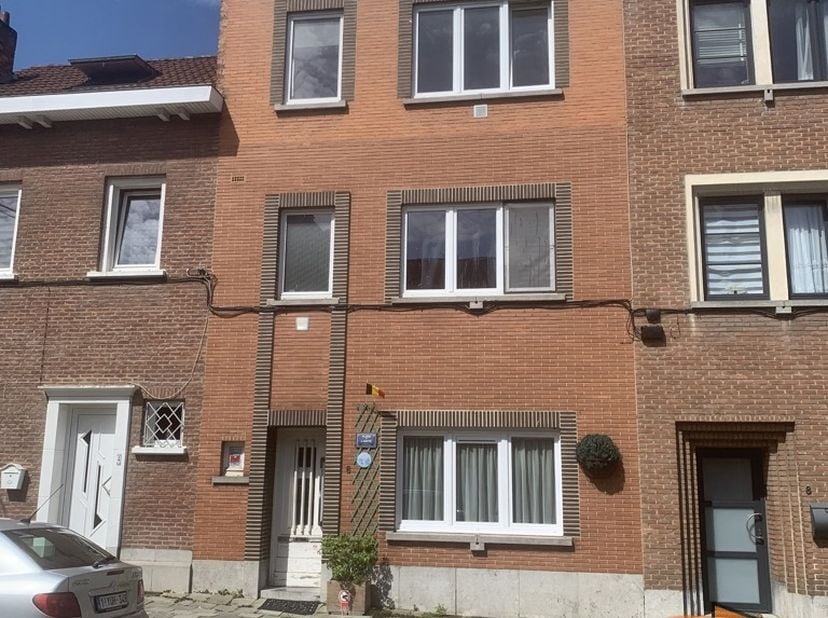 ! Une visite peut uniquement être demandée via notre site web : www.hetwoonburo.be !<br />
rue Maria Tillmans 6 - 1070 Anderlecht:<br />
Appartement (