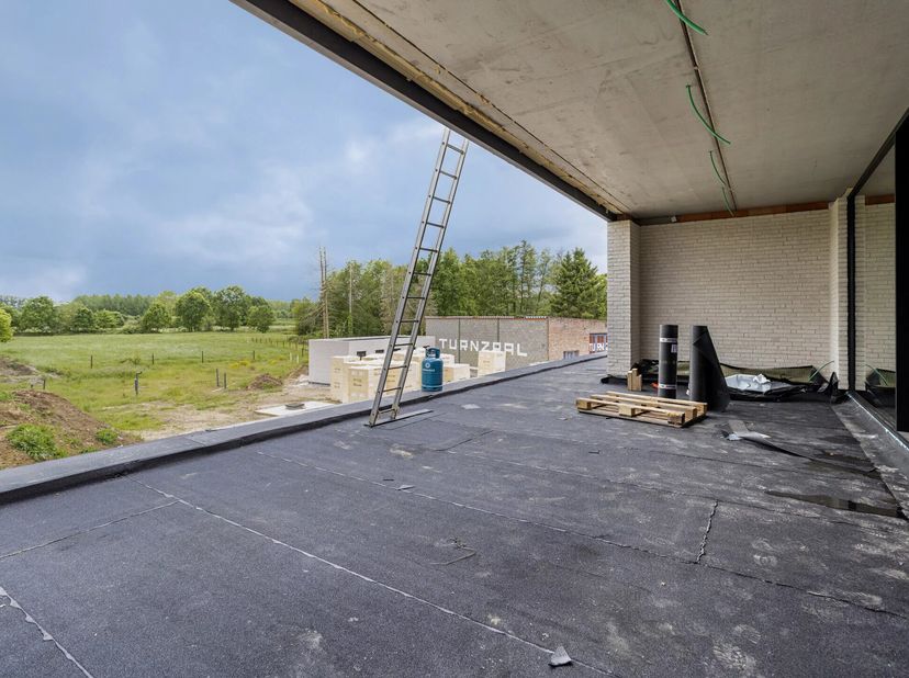 1.2 EXCLUSIEF NIEUWBOUWAPPARTEMENT MET 2 SLPKS EN RUIM TERRAS IN LINKHOUT<br />
In het exclusieve nieuwbouwproject "Zwart Water" vindt u dit ruim en e