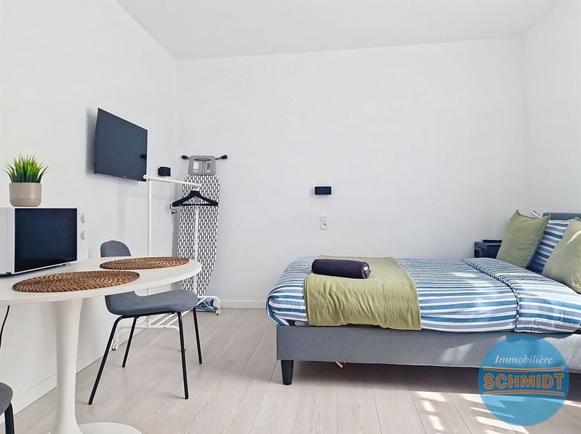 IMMOSCHMIDT (Réf. 29720) - ETTERBEEK (Quartier Montgomery - Mérode) - Très beau studio MEUBLÉ de 22m² se composant d'une belle pièce principale avec c