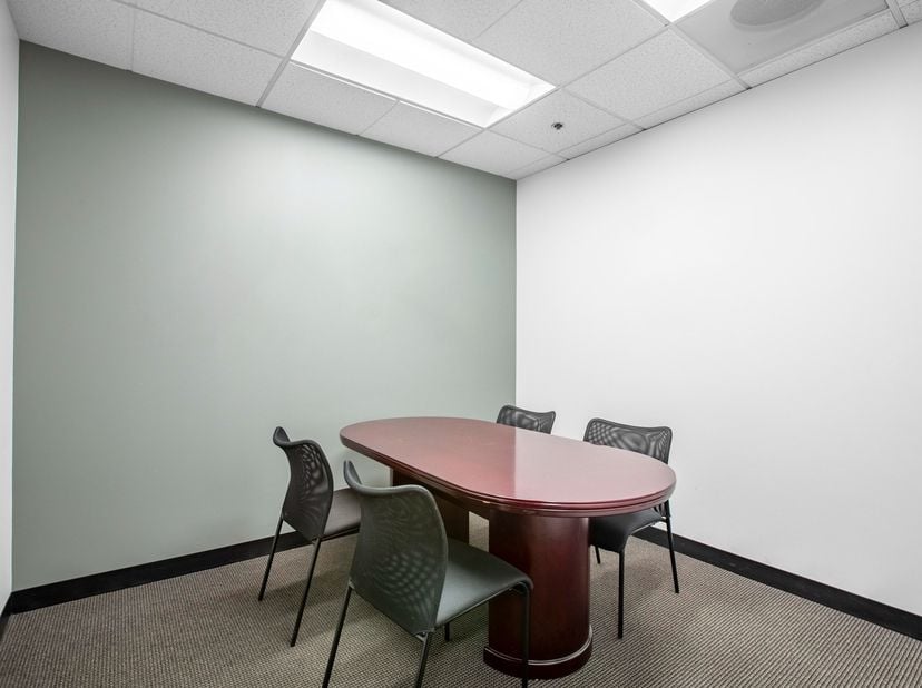Vind een kantoor voor 4 werknemers in Regus Klaverbladstraat 11 waarbij voor alles is gezorgd<br />
<br />
Dit aanbod omvat een eigen kantoorruimte me