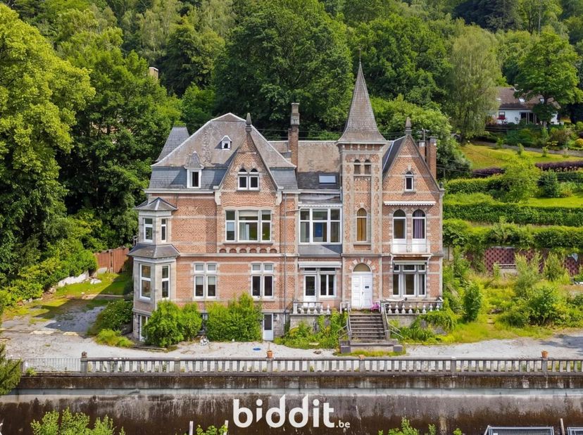 BÂTISSE DE STYLE "MANOIR", APPELEE "CHÂTEAU BEL AIR"<br />
<br />
Bâtisse de style « manoir », au potentiel exceptionnel, aménagée en maison de repos,