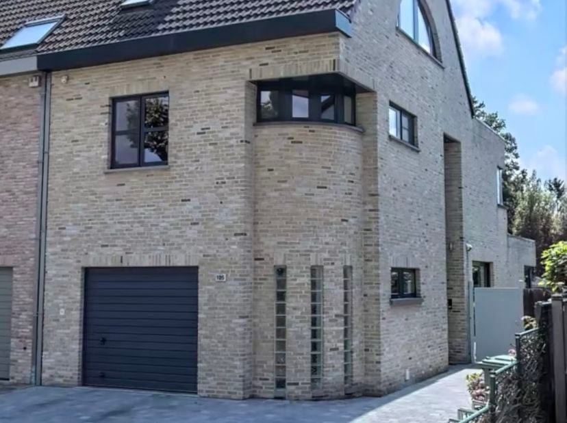 Idéalement située, dans un quartier calme, maison familiale prête à emménager ! Parfaite pour ceux qui recherchent une maison habitable immédiatement
