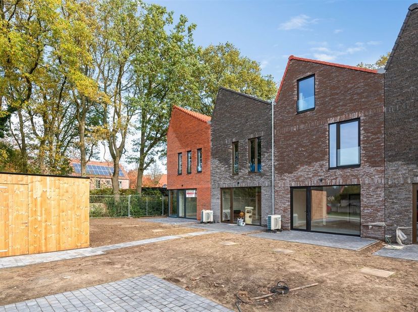 Venez visiter la maison modèle dès maintenant !<br />
Magnifique projet résidentiel Acacia à Herentals, à Acacialaan 69, de 38 maisons BEN avec abri d