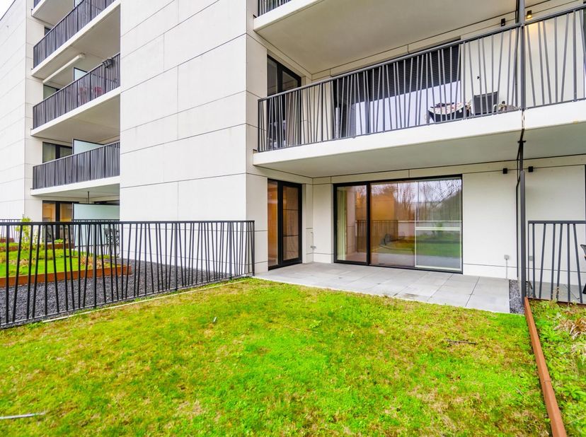 Tel : 0456 79 45 19 / E-mail : sophia.vanhove@weinvest.be<br />
We Invest vous propose un très agréable studio avec jardin dans un magnifique complexe