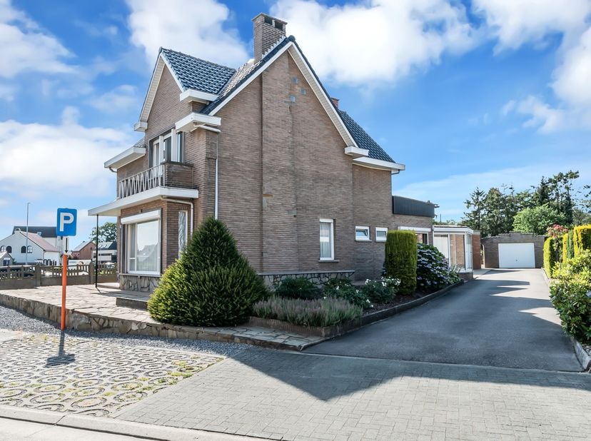 Karaktervolle open bebouwing in het centrum van Veerle-Laakdal<br />
Deze karakteristieke eengezinswoning geniet van een uiterst centrale ligging in h
