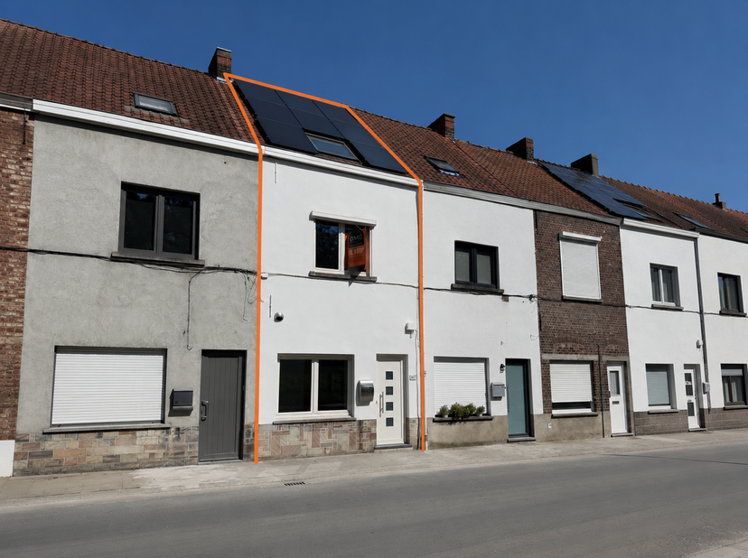 Op wandelafstand van het centrum van Oudenaarde bevindt zich deze volledig gerenoveerde en instapklare woning.<br />
<br />
De inkomhal verwelkomt je