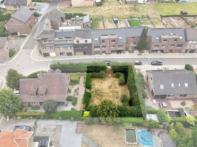Rustig gelegen bouwgrond voor open bebouwing in residentiële omgeving te Riemst<br />
<br />
Omgeving: <br />
+ Rustige en landelijke ligging in he