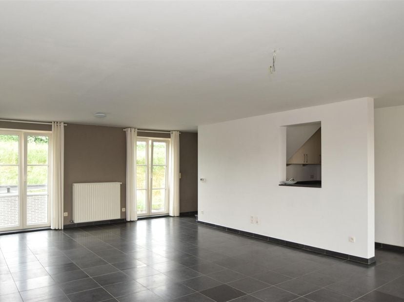 Verzorgd duplex-appartement in karaktervol voormalig schoolgebouw<br />
Rustig wonen in het landelijke Sluizen, op slechts enkele minuten van Tongeren