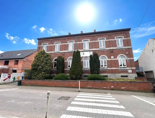                                         Appartementsgebouw te koop in Courcelles, € 270.000
