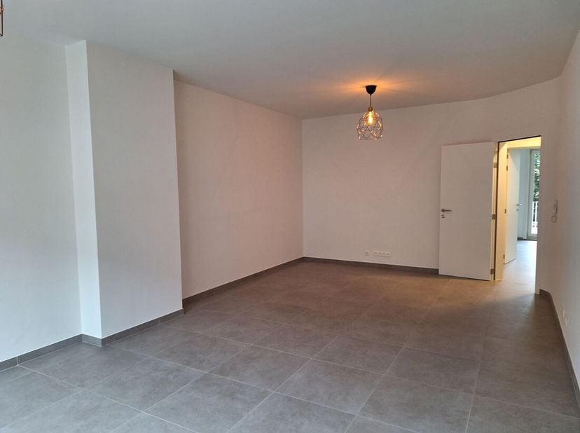 Perfect gerenoveerd appartement te Hasselt.<br />
Dit appartement op de eerste verdieping is instapklaar en voorzien van alle modern comfort. Het heef