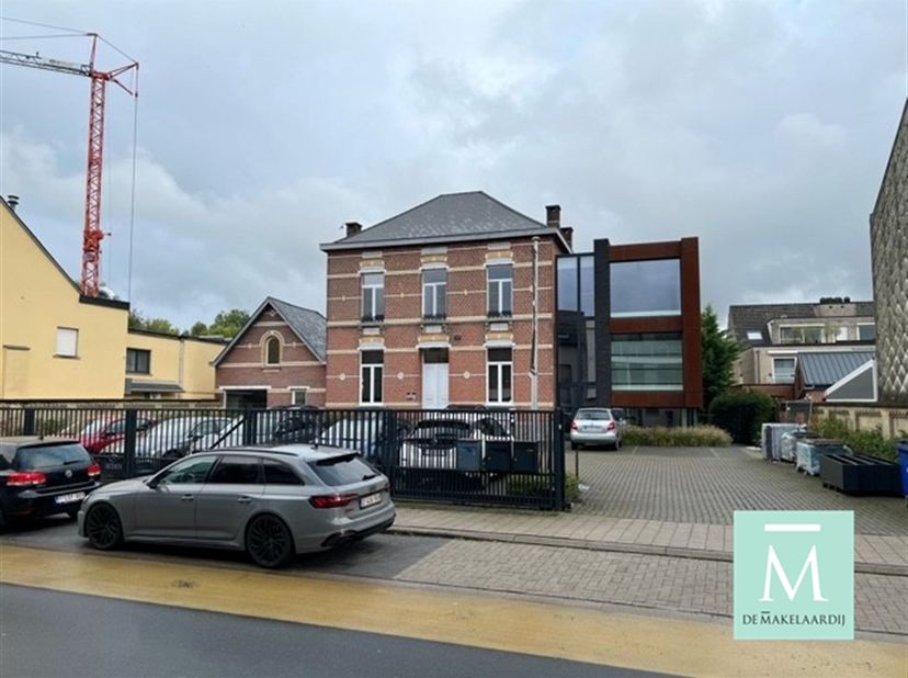 Kantoorruimte te huur in het centrum van Sint-Katelijne-Waver<br />
Op zoek naar een nieuwe en moderne werkplek vlakbij het centrum van Sint Katelijn