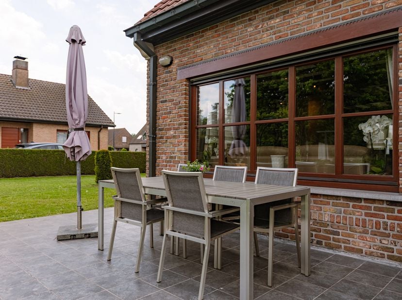 Située au Rapenburgstraat 16, cette agréable maison offre de beaux espaces et une atmosphère chaleureuse.<br />
Dès l’entrée, vous découvrez un séjour