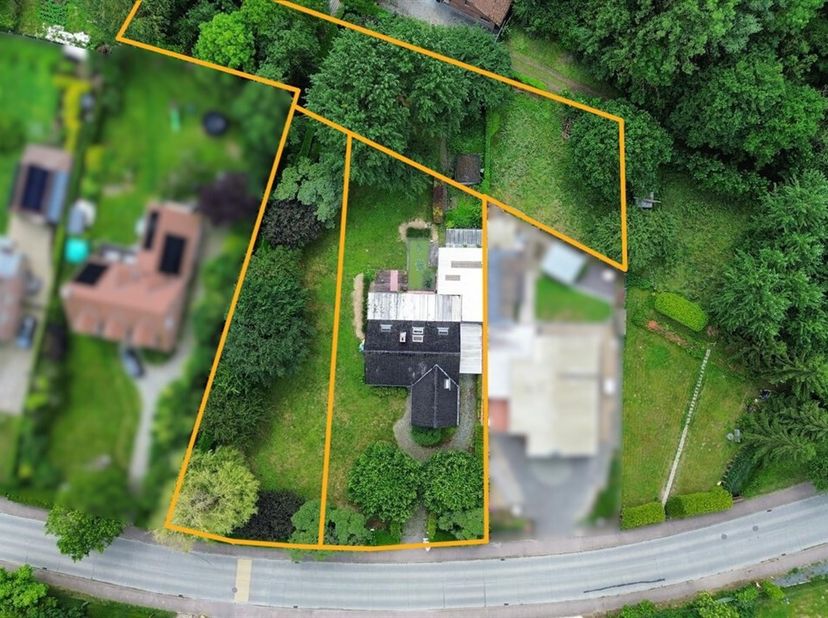 Deze bouwgrond voor open bebouwing is strategisch gelegen op een perceel van 10a07ca te Gijzegem, Aalst. <br />
Verbindingsweg tussen Gijzegem en Wiez