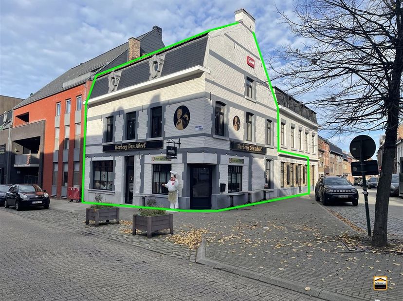 Volledig ingericht restaurant met overname<br />
<br />
Het pand is gelegen pal in het centrum van Borgloon op de hoek van de Graethemstraat en <br
